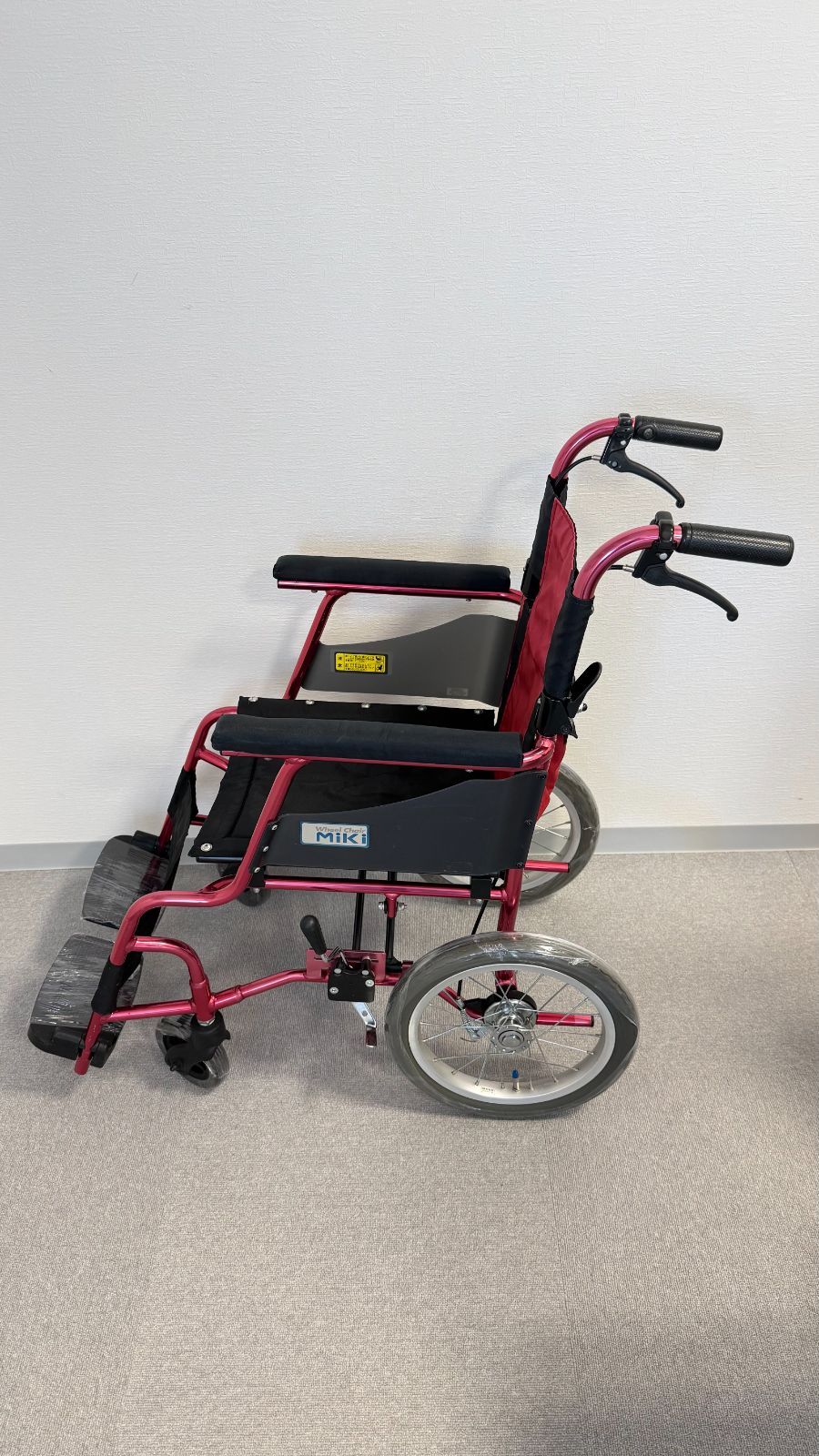 車椅子 キャリカルレッド MiKi 介助式 軽量 コンパクト 車イス 介護用