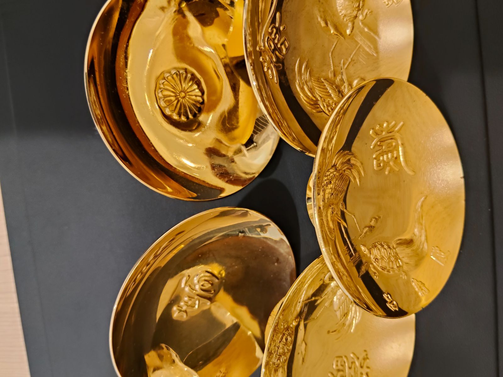 24KGP】金杯 5点セット 総重量約346g 盃 菊紋 鳳凰 寿 縁起物 飾り