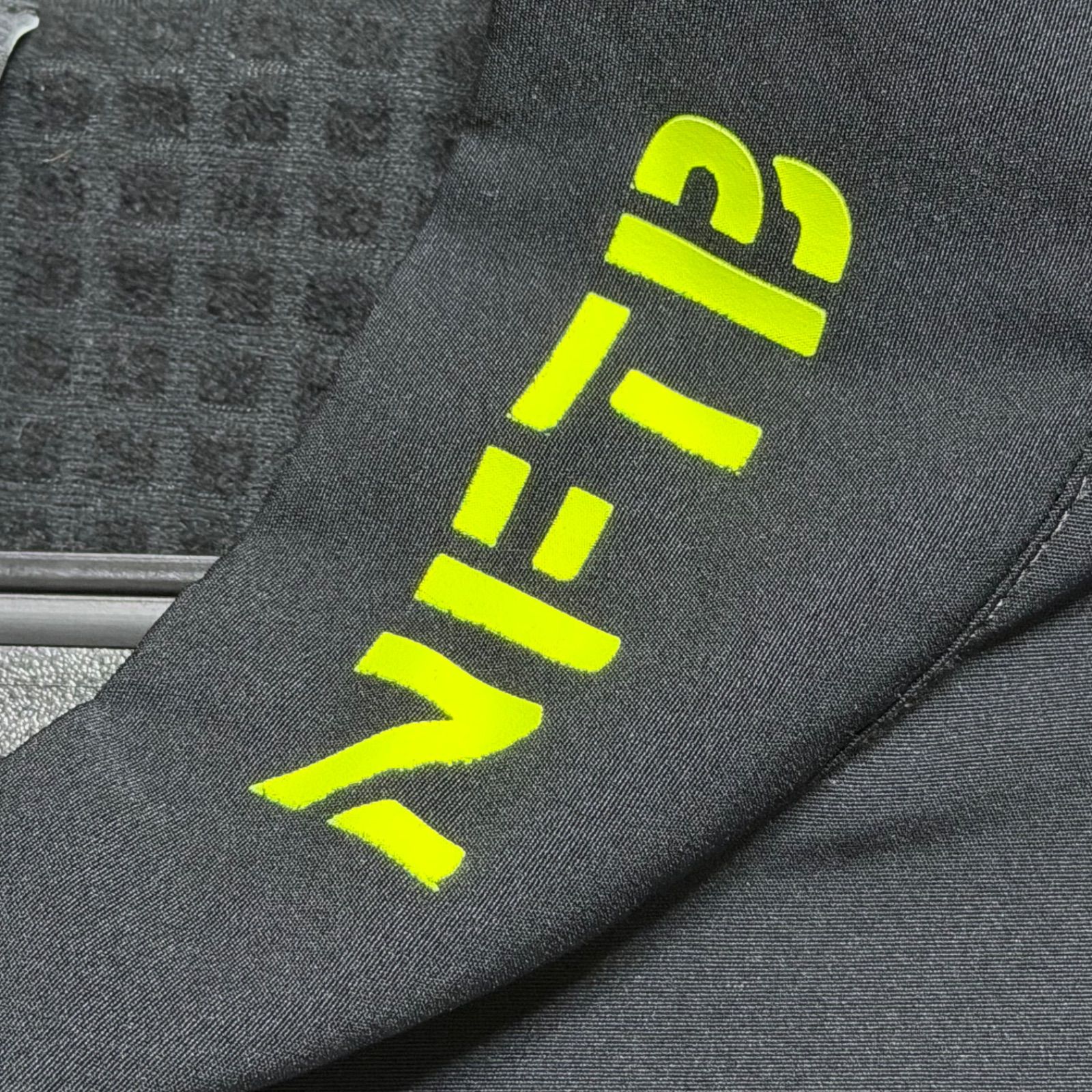 https://assets.mercari-shops-static.com/-/large/plain/2JXiAPmzzzbQ9rDXxszpDN.jpg@jpg