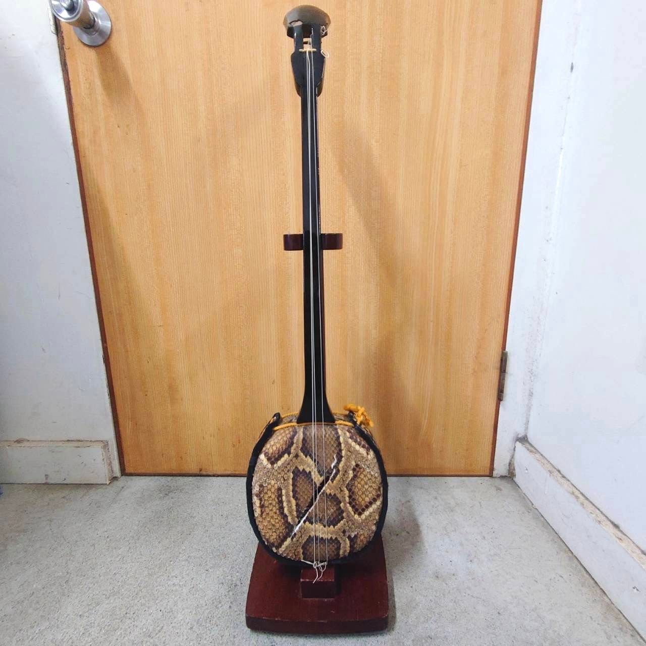 【❗️✨沖縄伝統楽器✨❗️】三線 蛇革✨ 401g カラクイ3本付 ✨ジャンク 現状品❗️ 7,500円