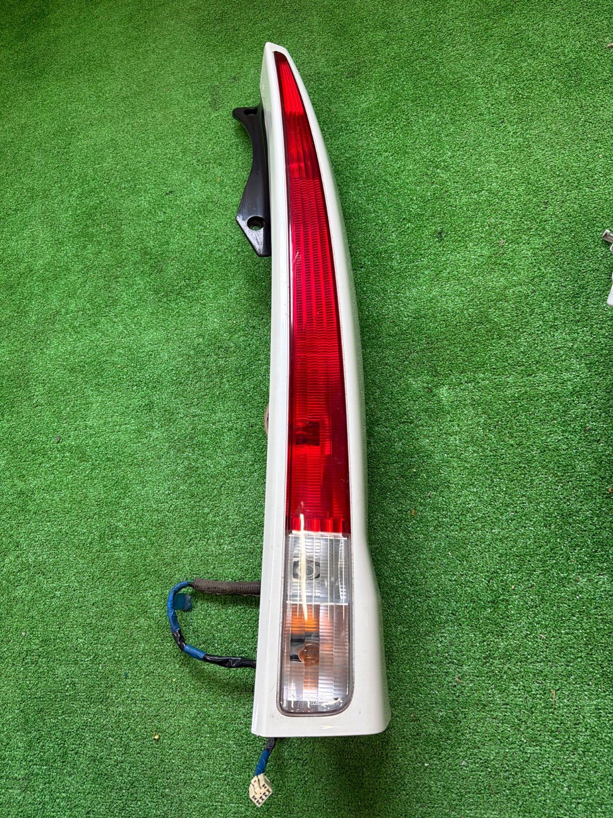 ダイハツ　ムーヴ L175S　テールランプ右 ダイハツ ムーヴ L175S L185S 純正 右側 テールランプ ICHIKOH D050