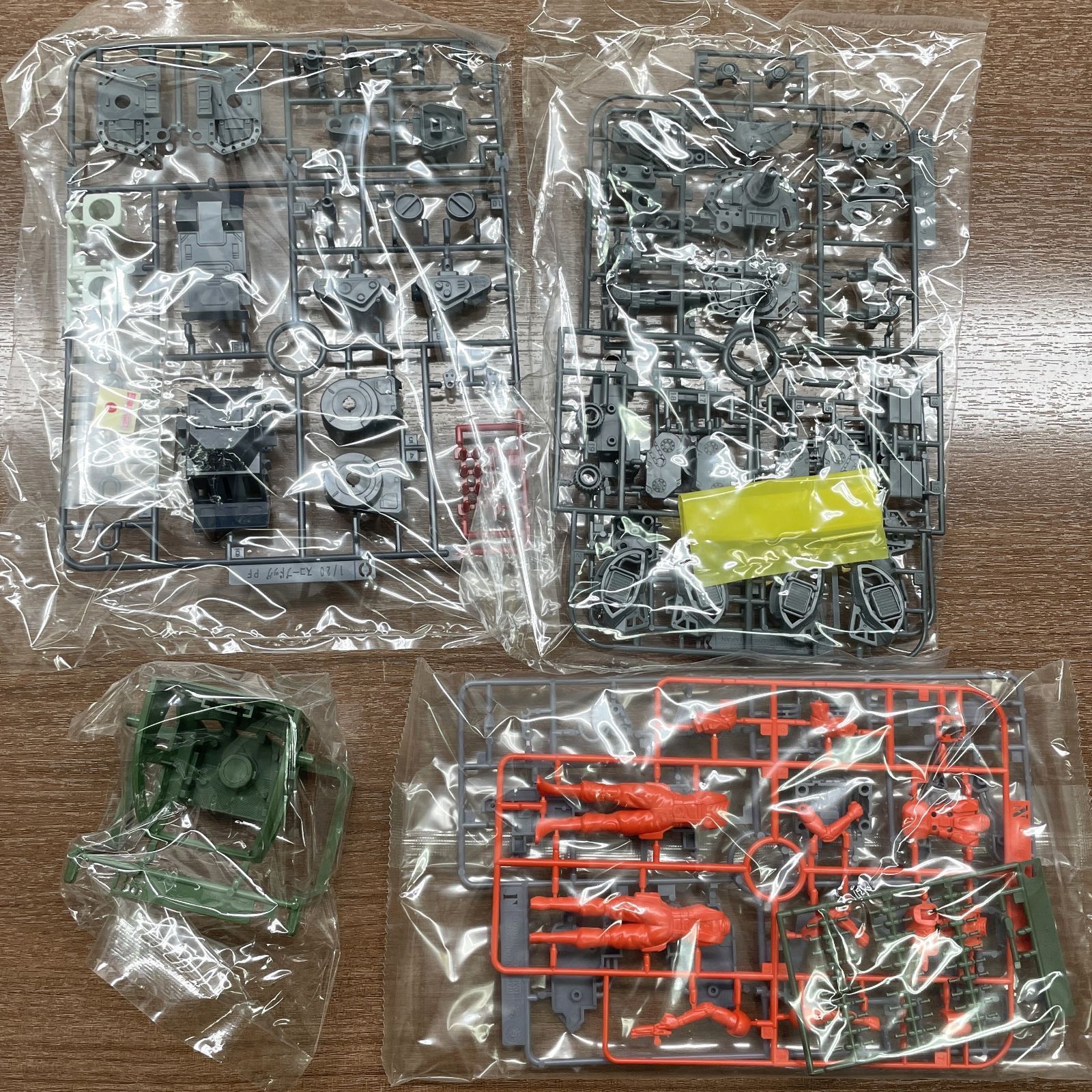 BANDAI/バンダイ 装甲騎兵ボトムズ 1/20 Scale Model ATM-09-ST