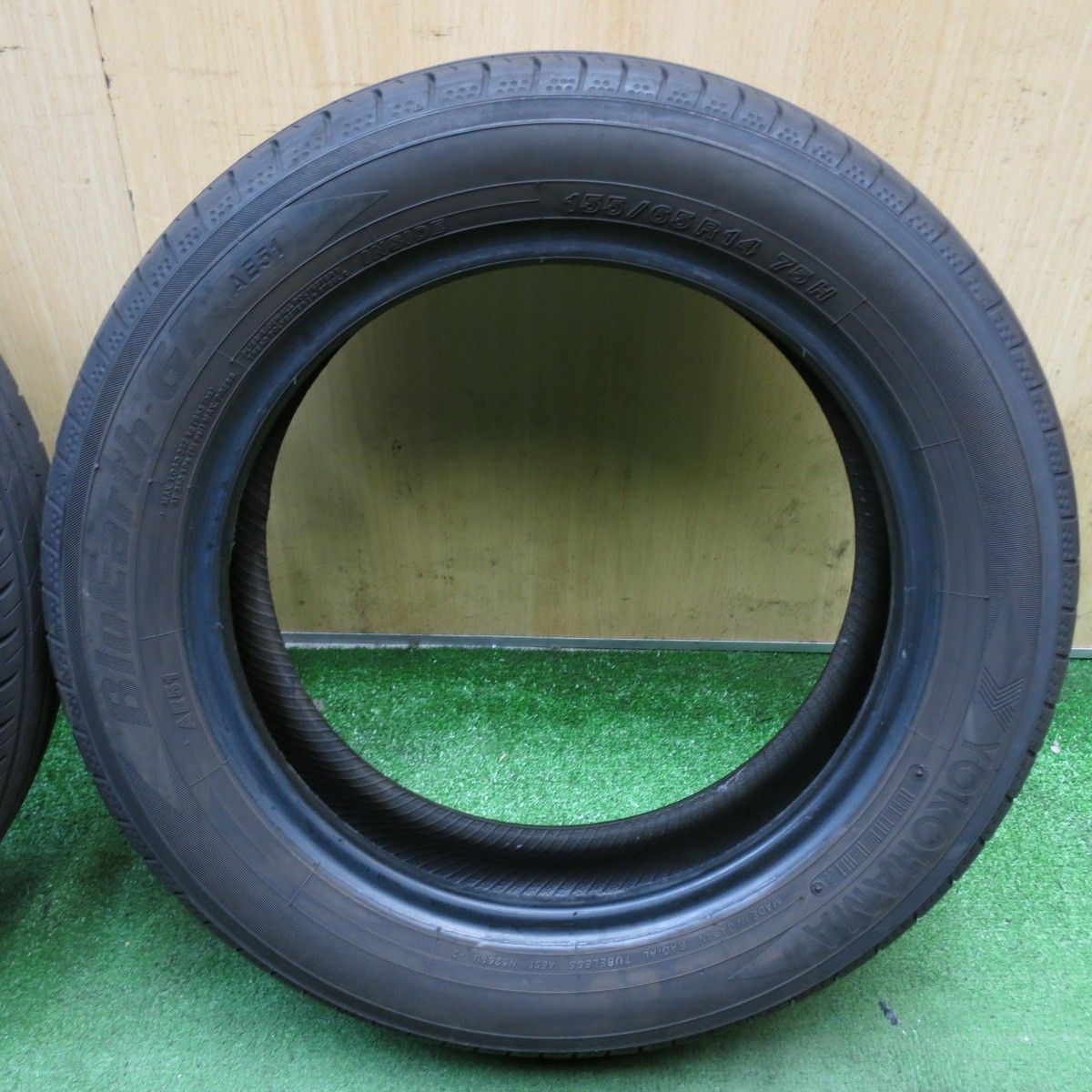 バリ溝！23年！8.5分！2本◎155/65R14 ヨコハマ BluEarth-GT AE51