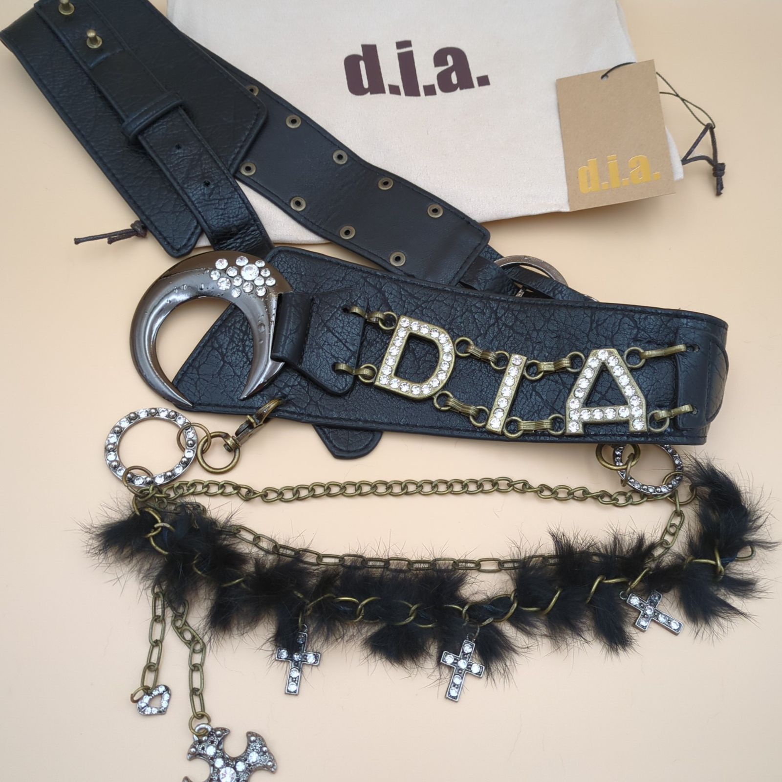D29192】未使用品 d.i.a. ムーンバックルベルト ロゴチャームファー