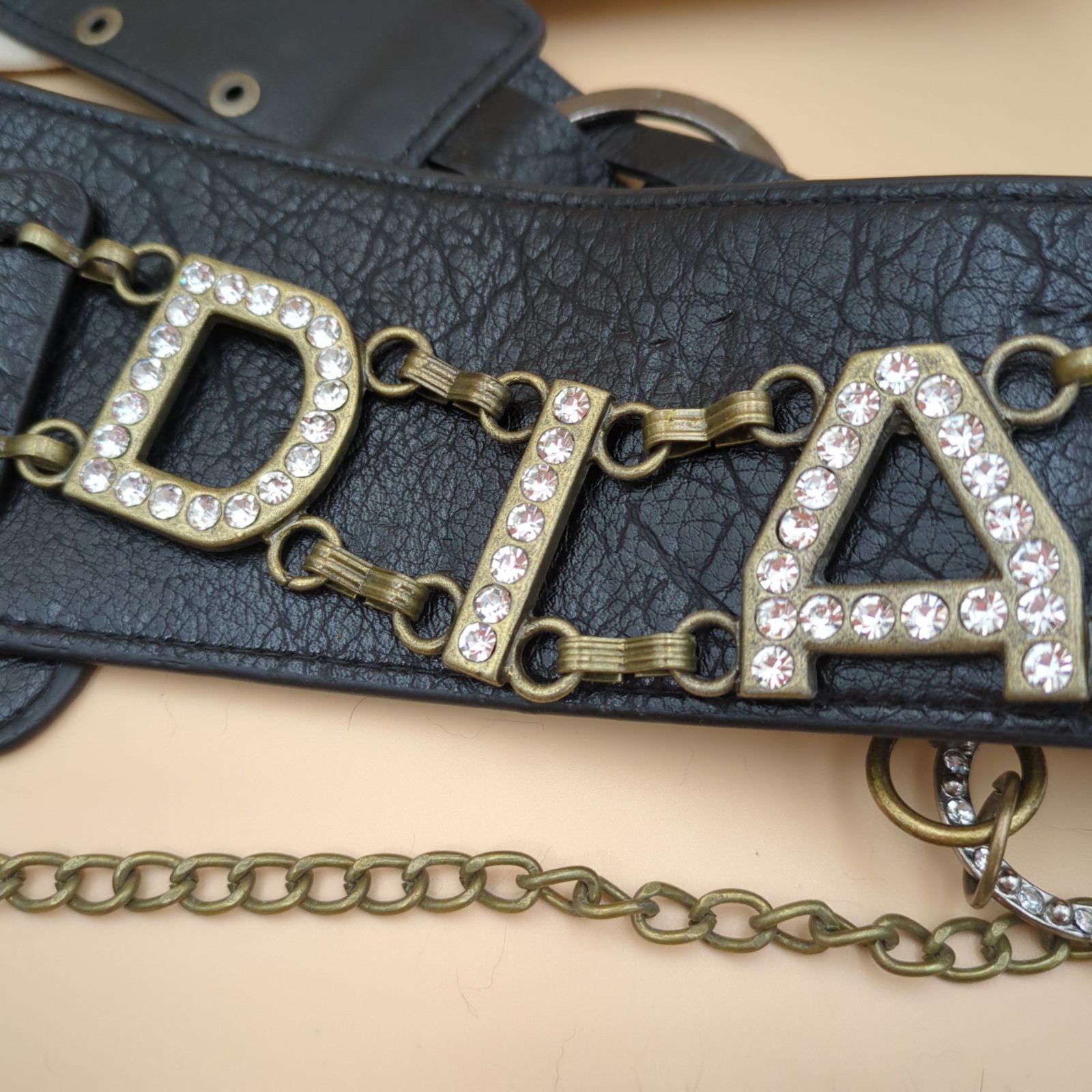 D29192】未使用品 d.i.a. ムーンバックルベルト ロゴチャームファー
