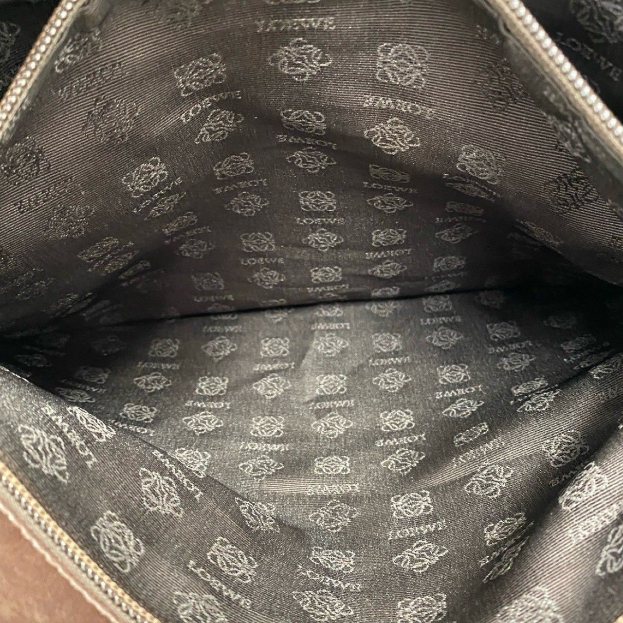 極 美品 LOEWE ロエベ アナグラム 型押し ロゴ スウェード ナッパ