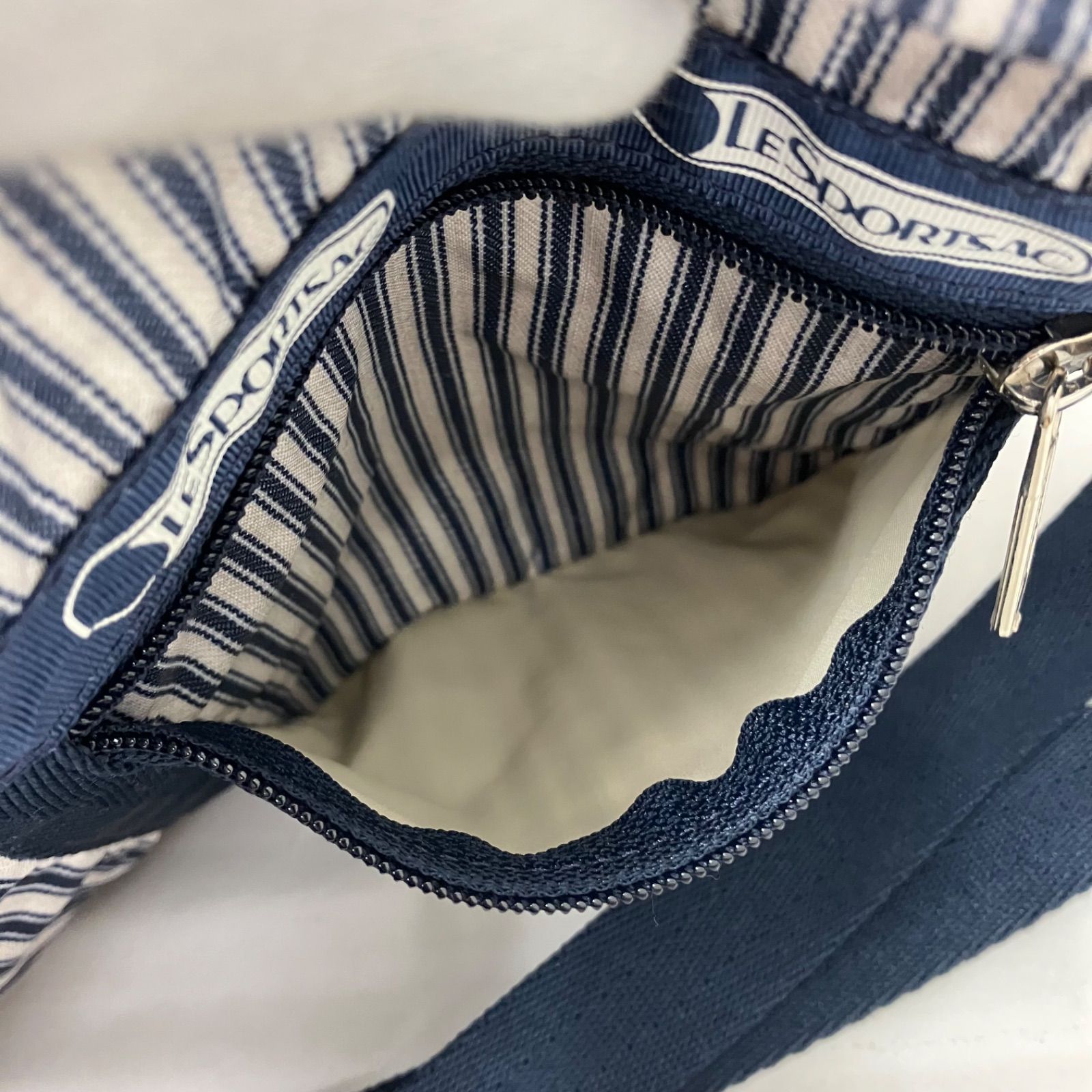 8846 LeSportsac レスポートサック ショルダーバッグ ストライプ