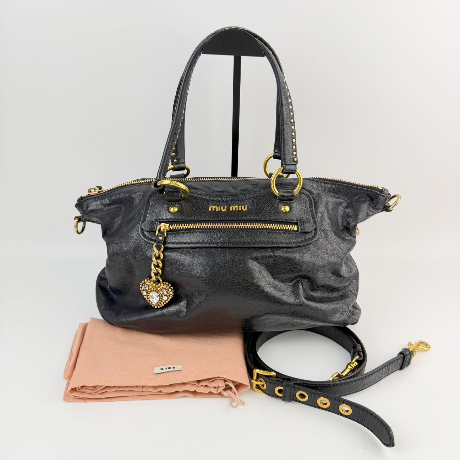 o06【極美品】ミュウミュウ　レザー　ハートビジューチャーム　2wayショルダー 中古】MIU MIU ミュウミュウ ハートビジューチャーム スタッズ 2WAY