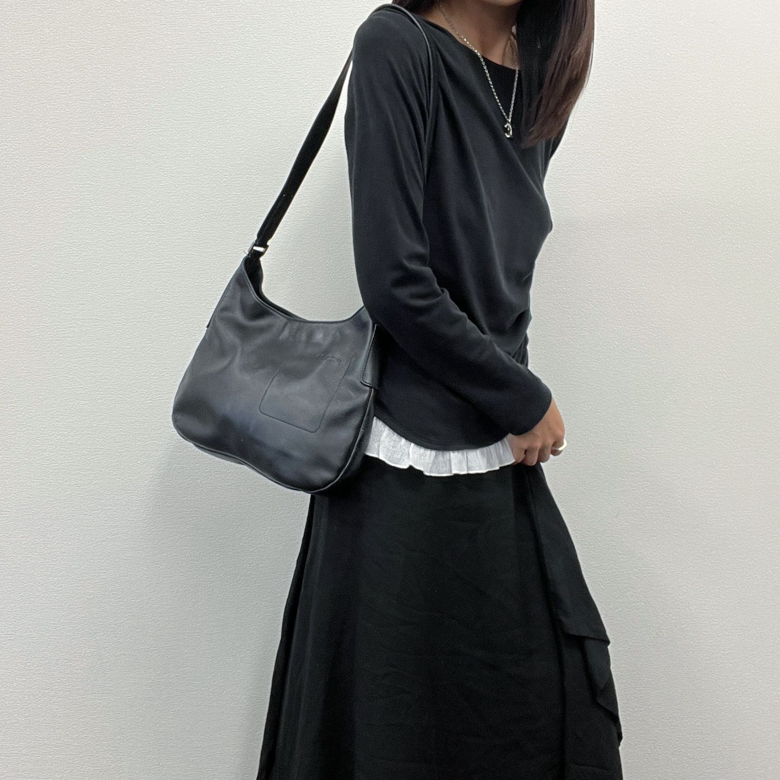 PRADA ハンドバッグ ショルダーバッグ プラハンドル レザー ロゴ型押し 中古】PRADA プラダ ロゴ型押し ホーボー ワンショルダー ショルダー