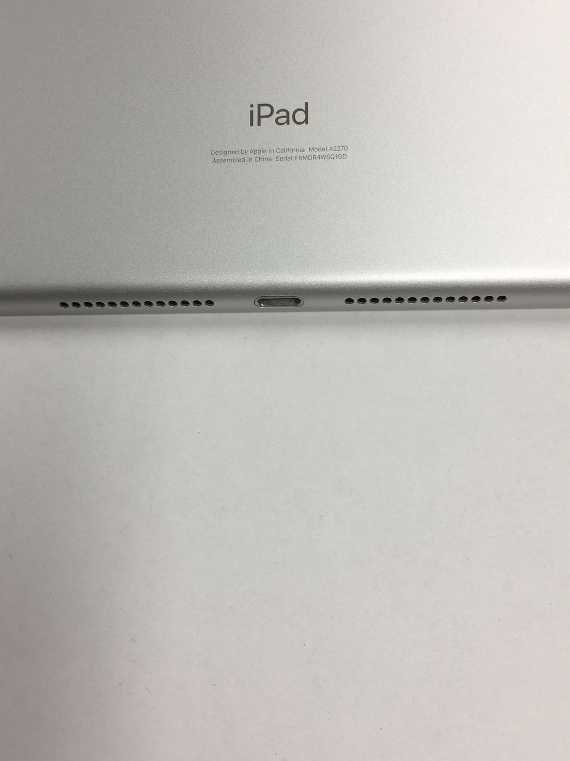 超美品 Apple iPad 第8世代 32GB WiFiモデル シルバー【動作確認・初期