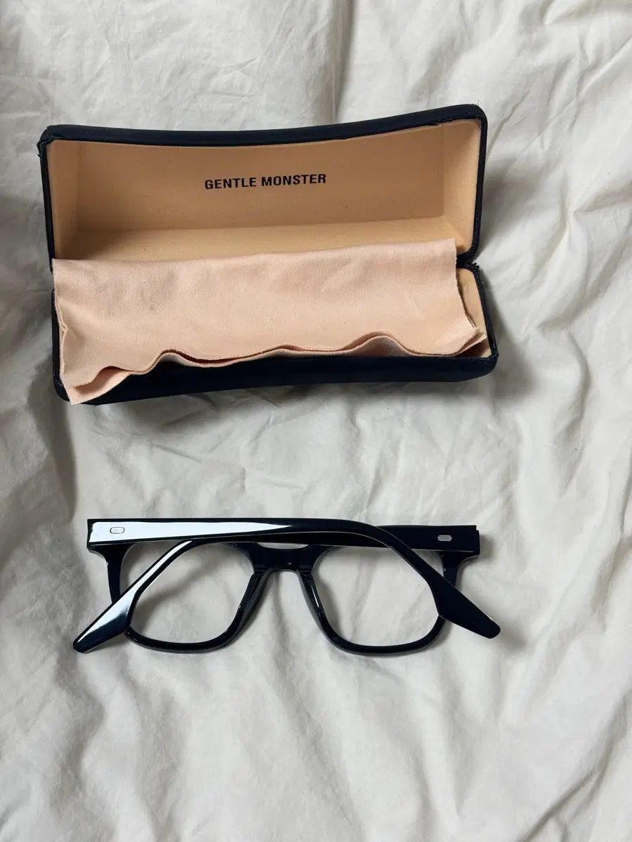 GENTLE MONSTER(ジェントルモンスター) ウェリントン型メガネ