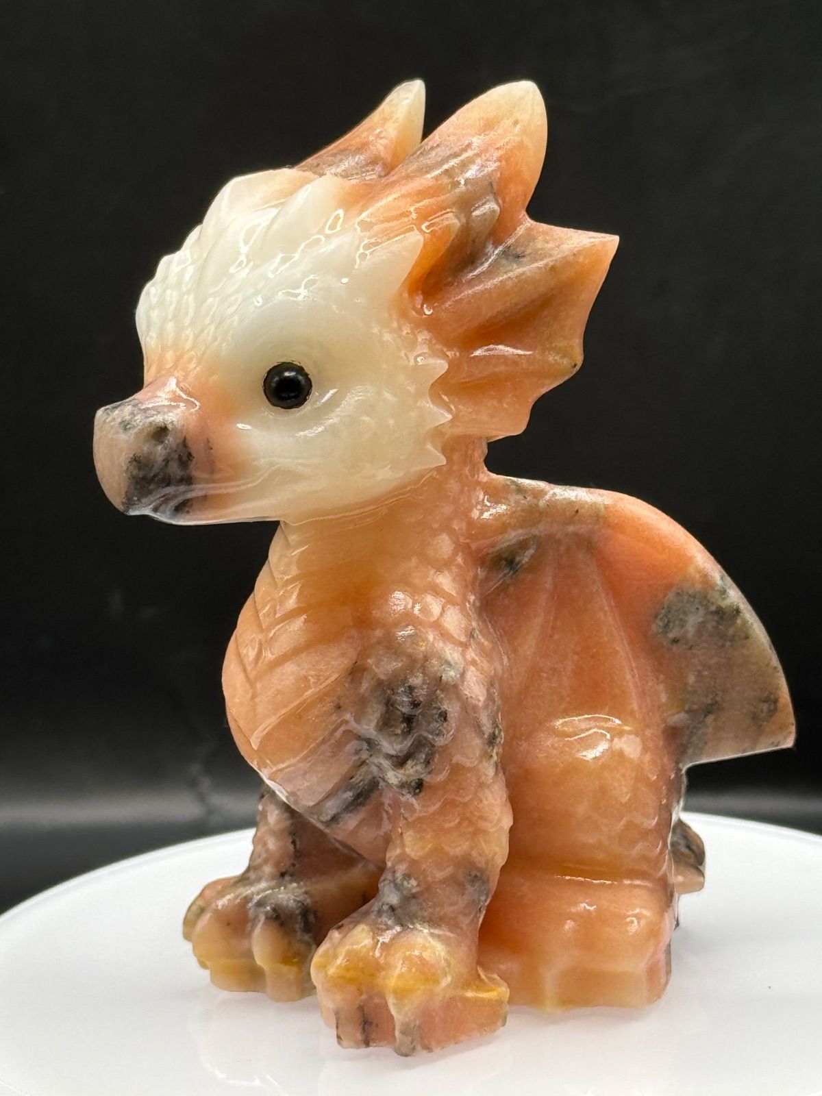 天然石 ドラゴン 彫刻 ピンクオレンジ系 翼付き龍モチーフ 置物 - メルカリ