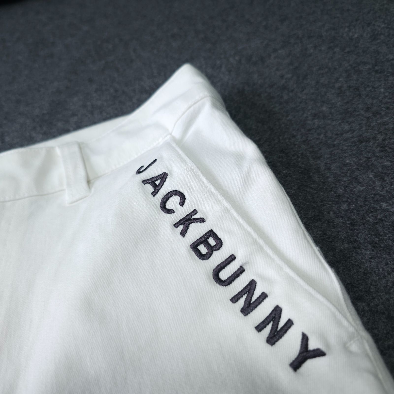 👌値下げ交渉受付中】JACK BUNNY 近年モデル ゴルフパンツ サイド
