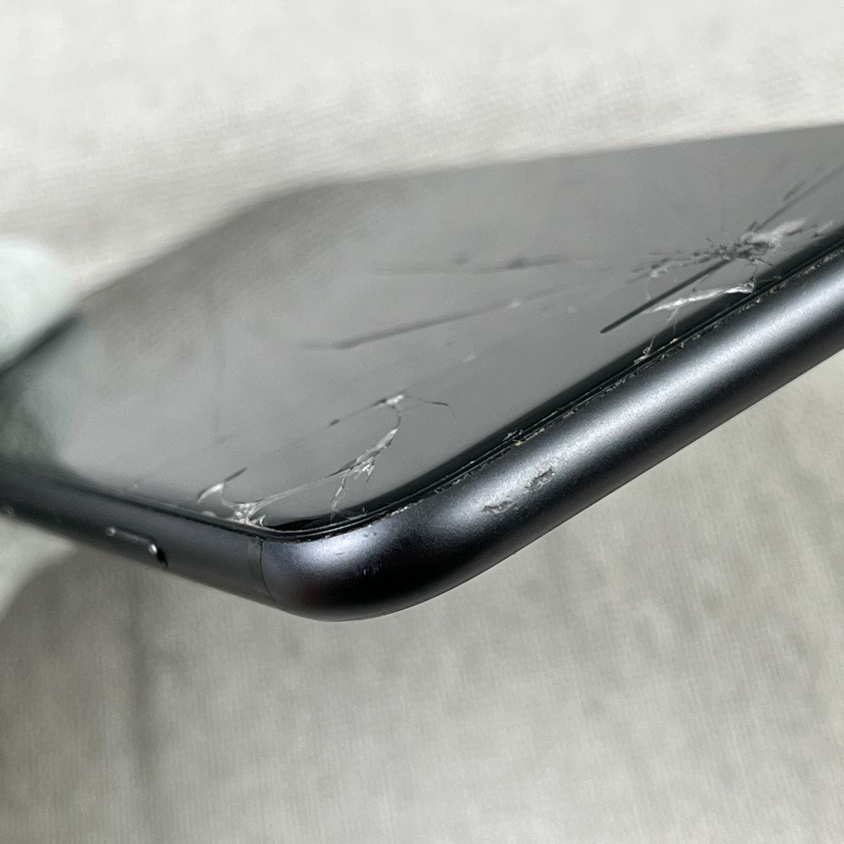 ◇ジャンク品・本体のみ◇【SIMロック解除済】Apple iPhone 8（A1906