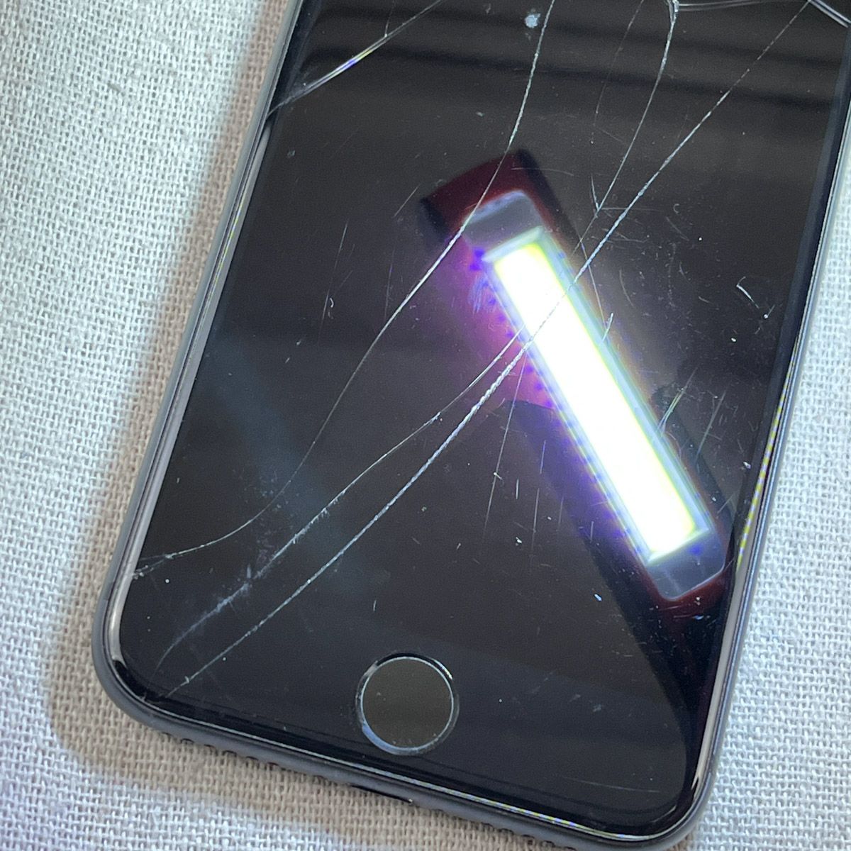 ◇ジャンク品・本体のみ◇【SIMロック解除済】Apple iPhone 8（A1906