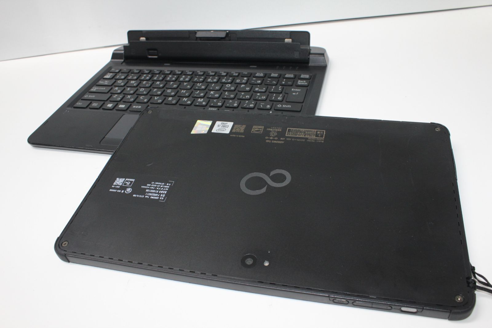 富士通/ARROWS Tab 〈Q7310/DB〉第10世代Core i5/128GB/メモリ8GB