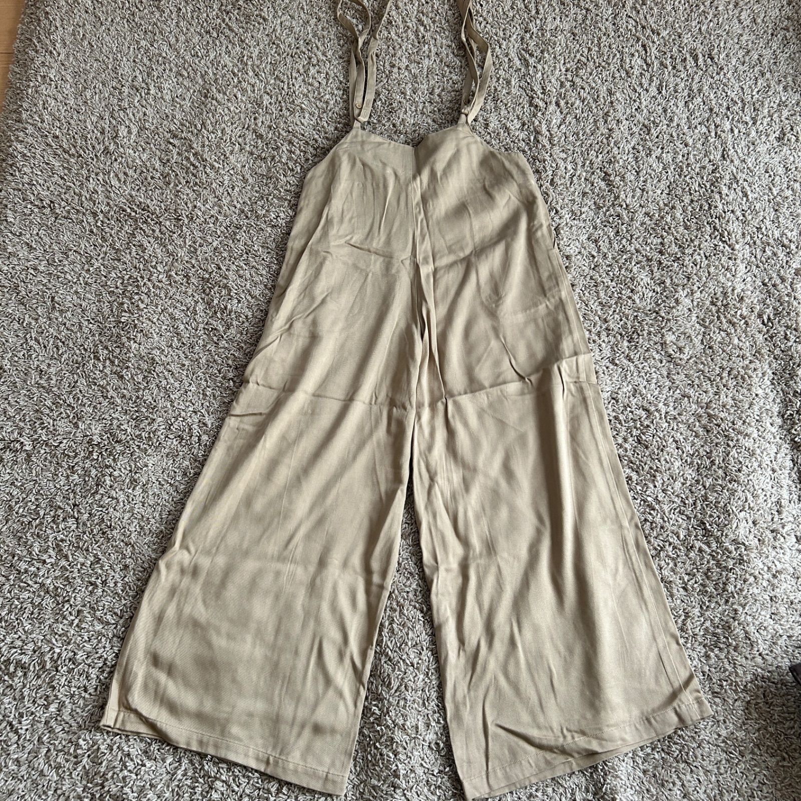 https://assets.mercari-shops-static.com/-/large/plain/2JXkcx654CgiafDTTbye4s.jpg@jpg