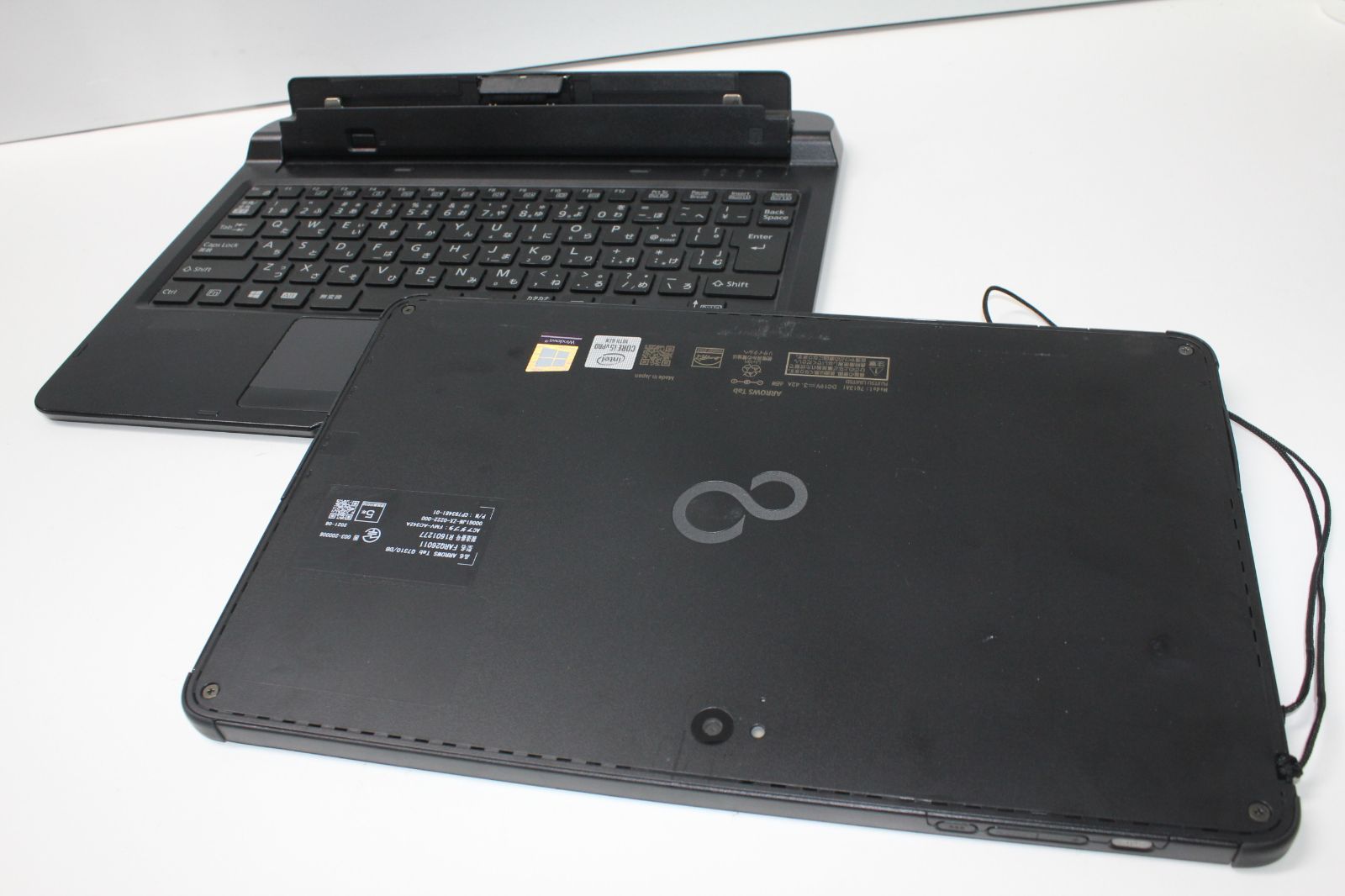 富士通/ARROWS Tab 〈Q7310/DB〉第10世代Core i5/128GB/メモリ8GB