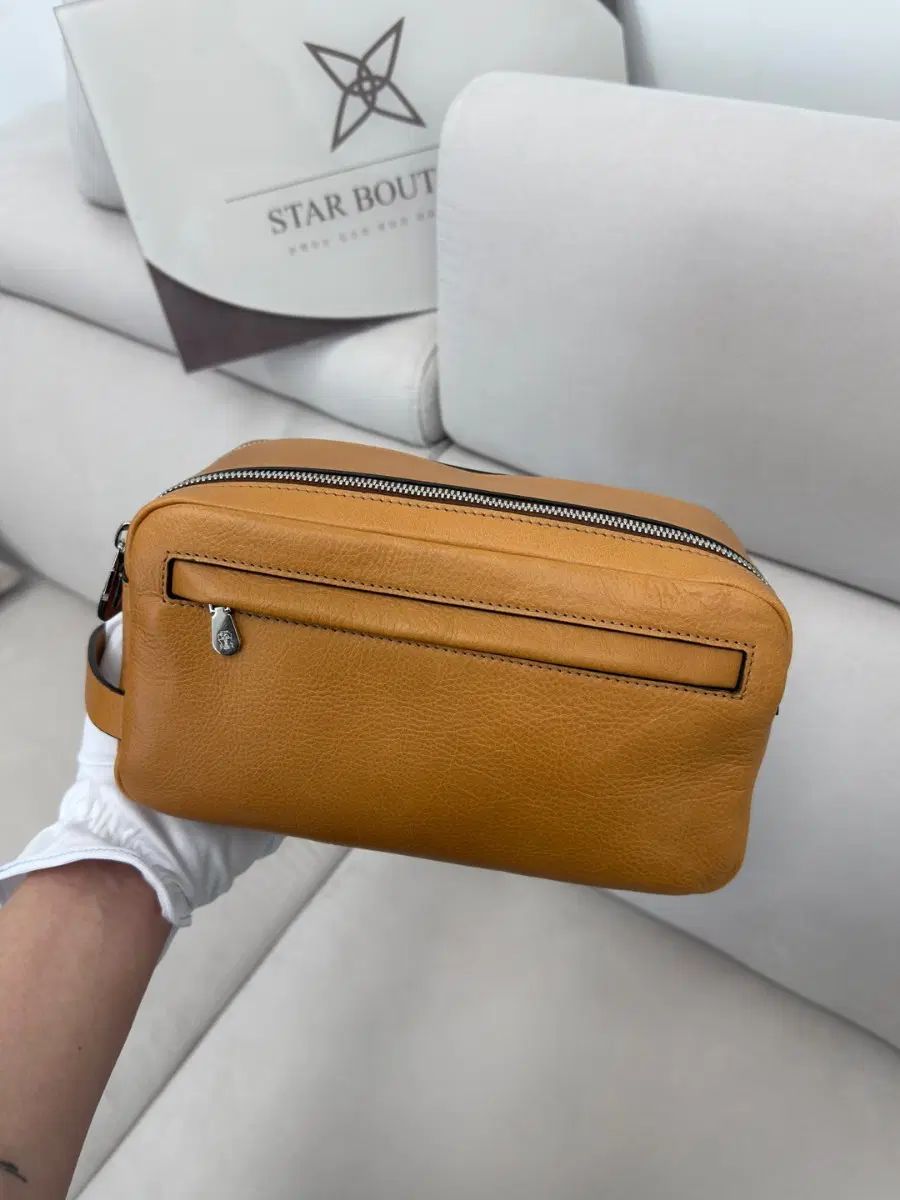 新品！！ブルネロクチネリ　レザーポーチ 26年最新 BRUNELLO CUCINELLI(ブルネロクチネリ) ライト GOLD ポーチ