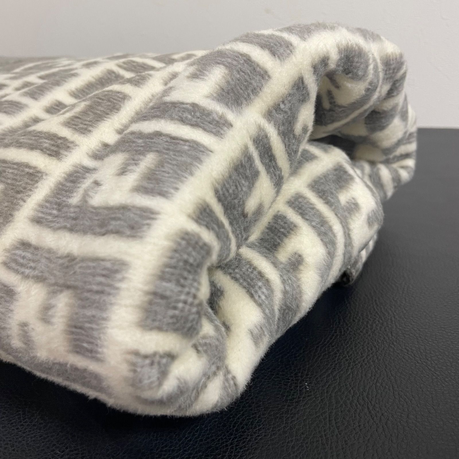 FENDI フェンディ 毛布 ブランケット ズッカ柄 ストライプ シングル