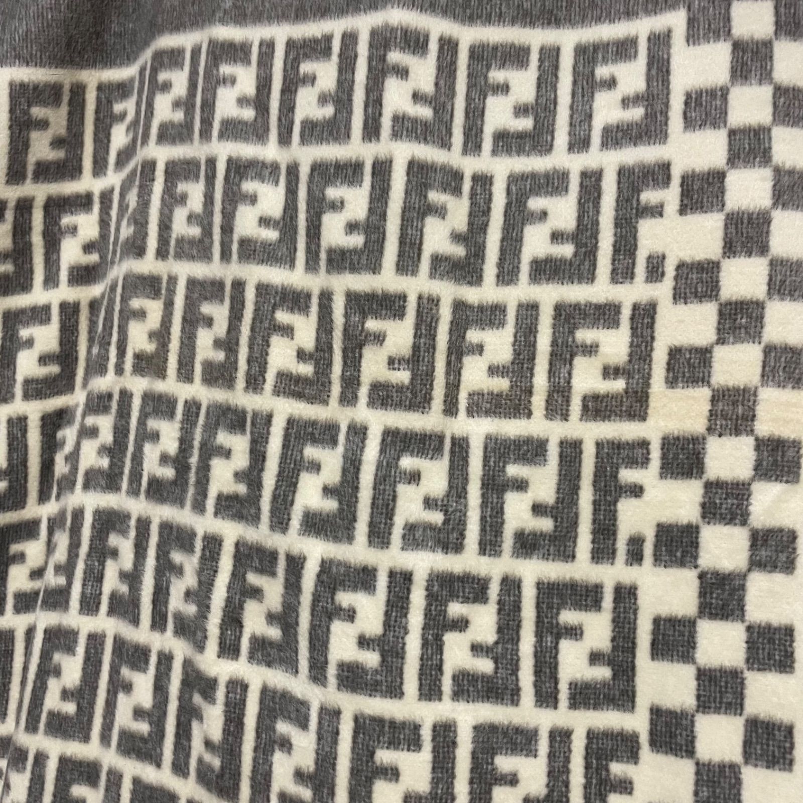 FENDI フェンディ 毛布 ブランケット ズッカ柄 ストライプ シングル