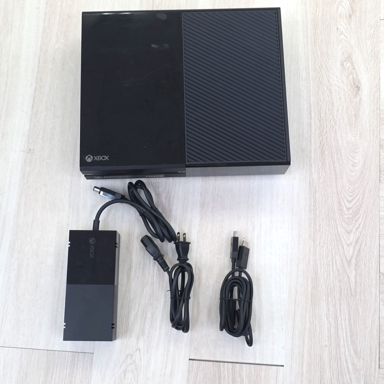 Microsoft Xbox One 本体 (初期型) Model 1540 ジャンク品 ゲーム機
