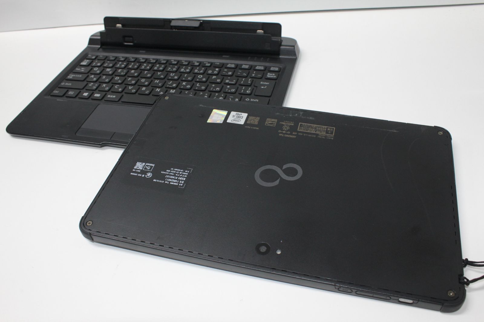 富士通/ARROWS Tab 〈Q7310/DB〉第10世代Core i5/128GB/メモリ8GB