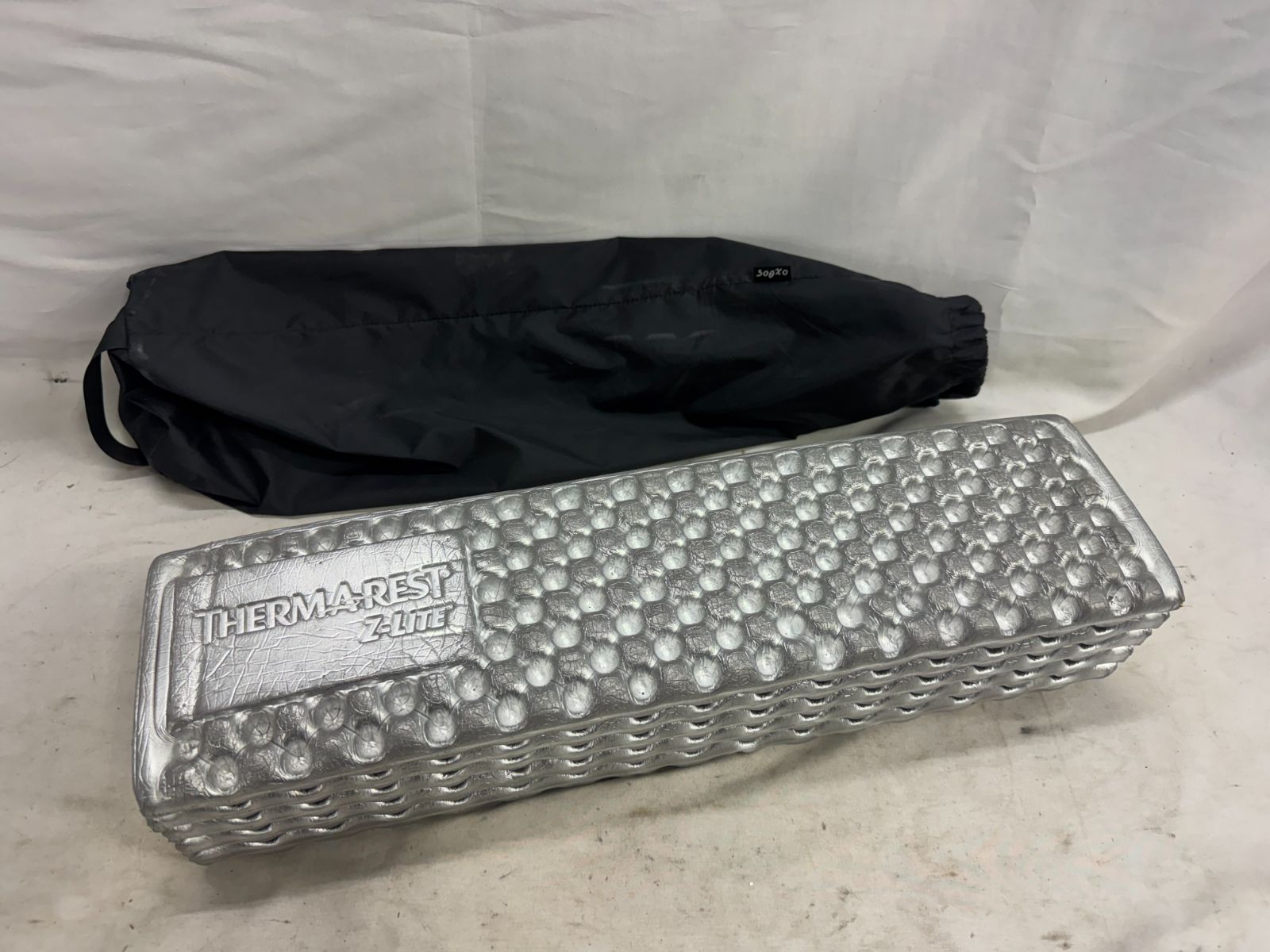 東京)◇THERMAREST サーマレスト Zライト SOL S スモール ケース付き
