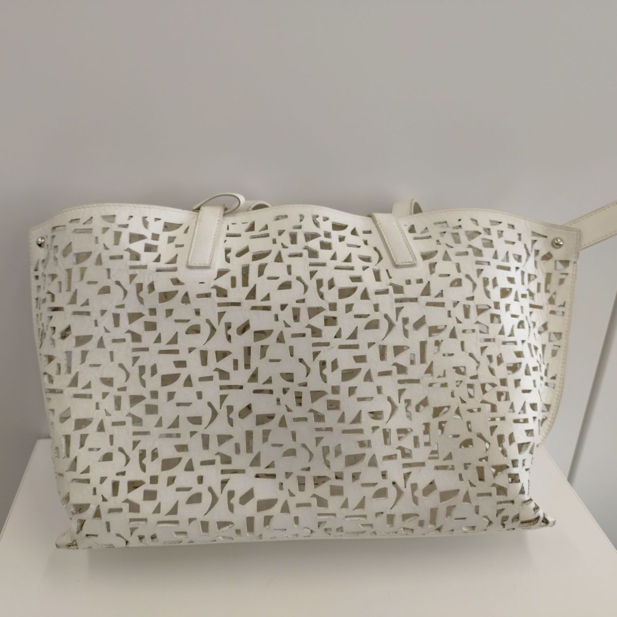 中古品】AKRIS Ai アクリス アイ カットワークレザー トートバッグ