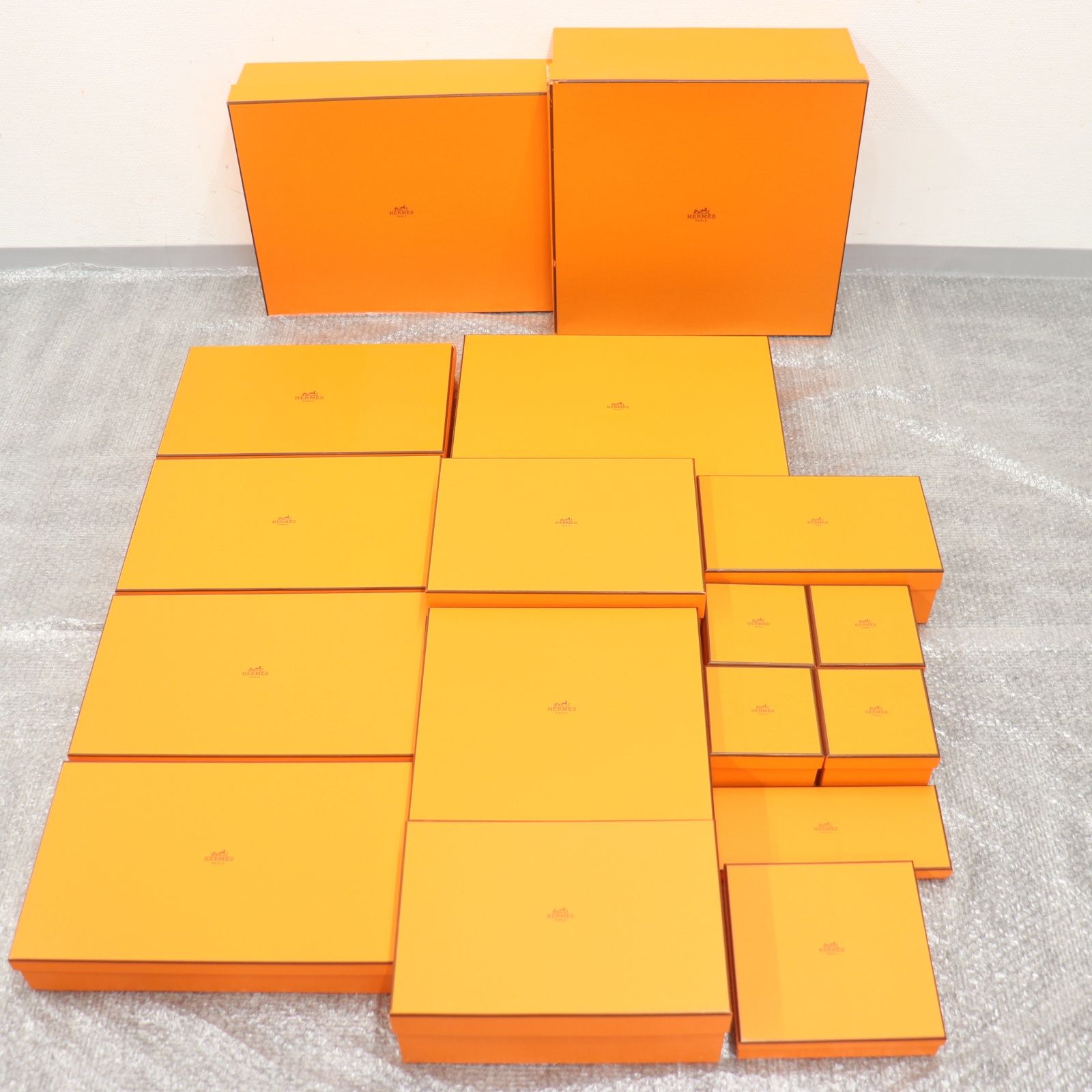 エルメス（オレンジショッパー）紙袋大量・箱類・リボン ITR9LWMLE30G HERMES エルメス BOX ショッパー 純正 紙袋 オレンジ
