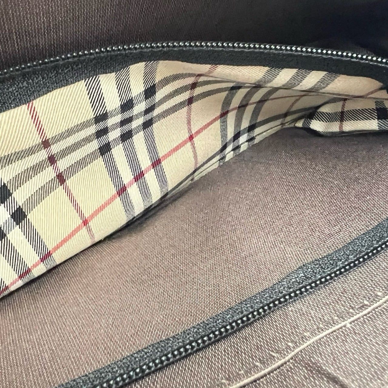 ほぼ未使用 箱 袋付き BURBERRY バーバリー ノバチェック 柄 ロゴ 金具