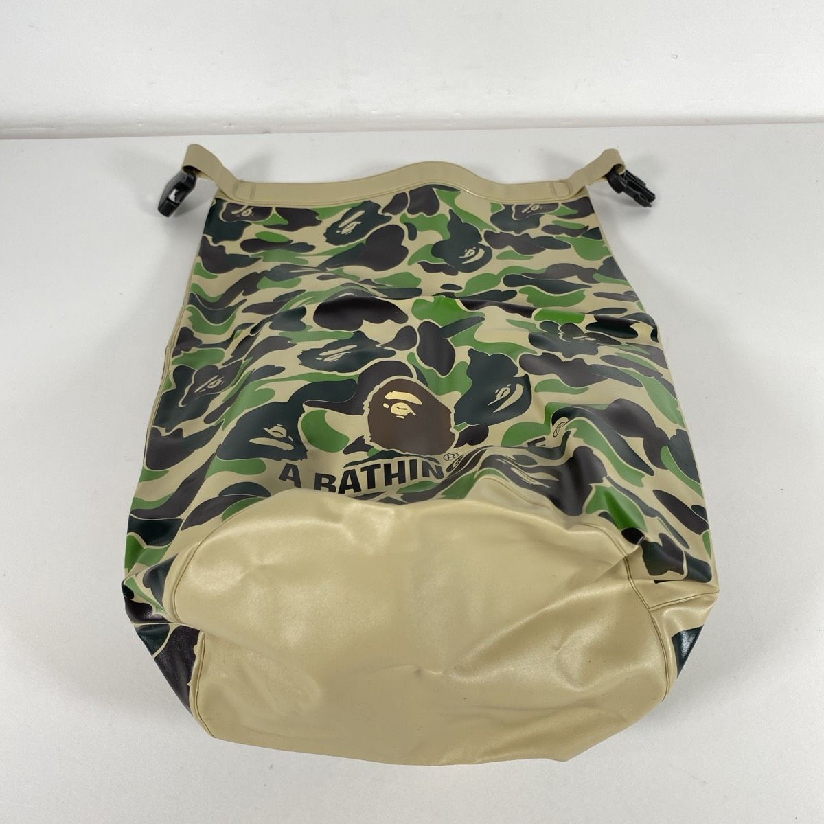 美品 A BATHING APE 迷彩柄 ドライバッグ/防水バッグ/スタッフバッグ