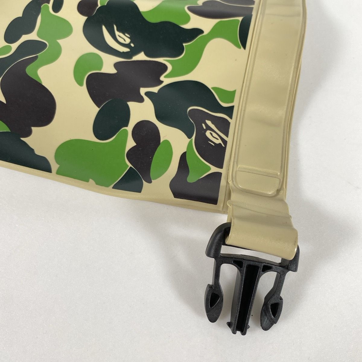 美品 A BATHING APE 迷彩柄 ドライバッグ/防水バッグ/スタッフバッグ