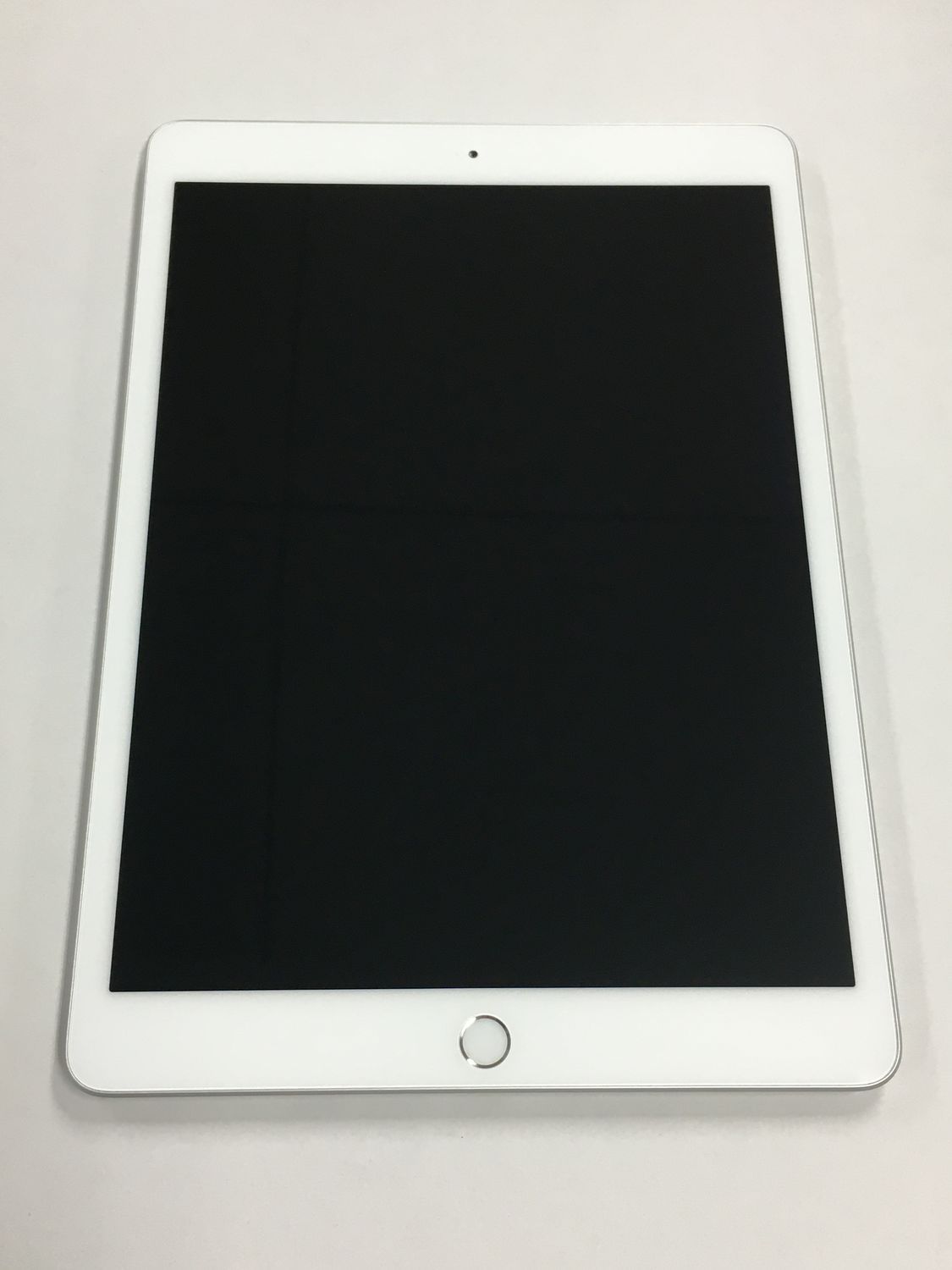 超美品 Apple iPad 第8世代 32GB WiFiモデル シルバー【動作確認・初期