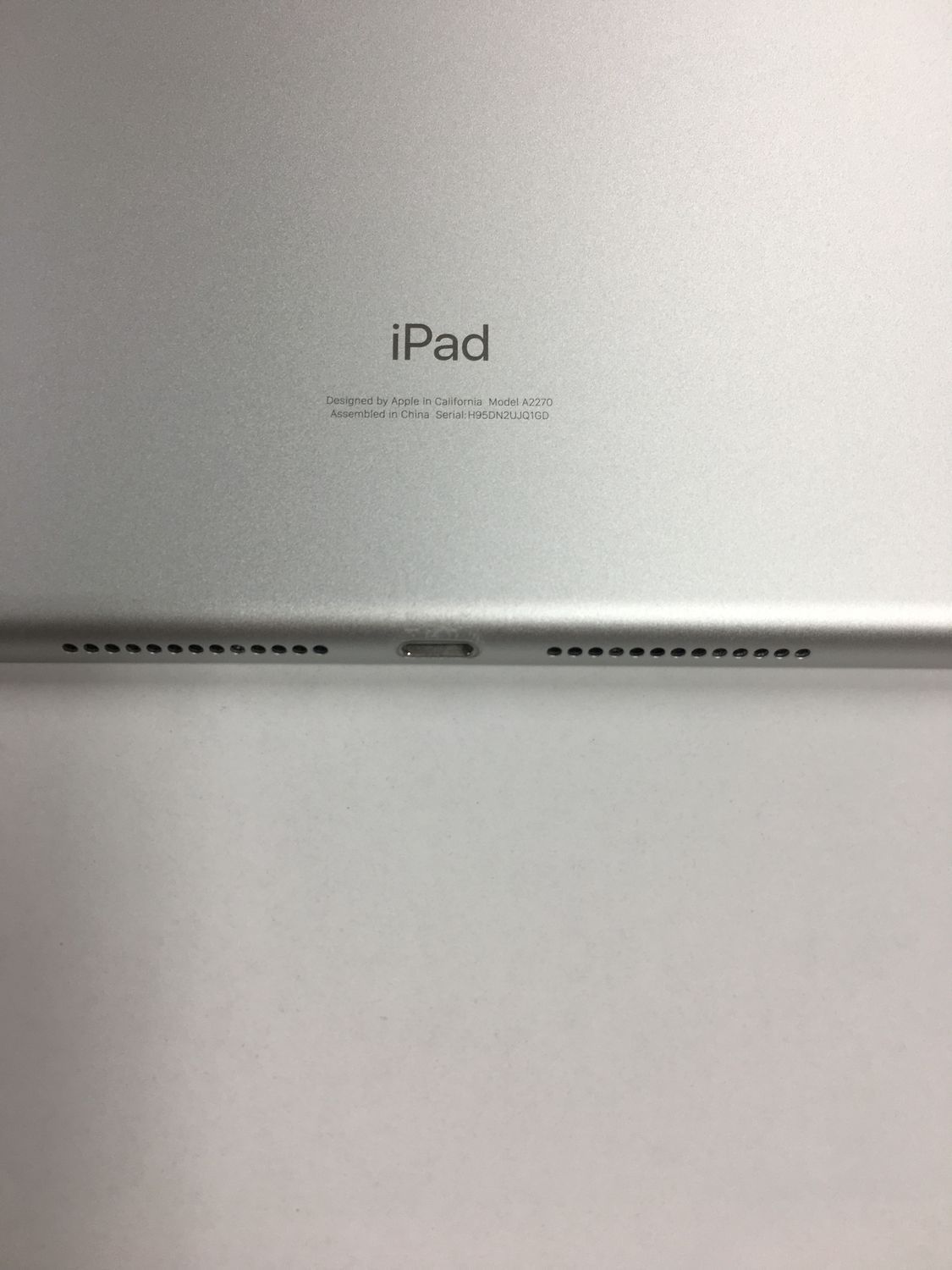 超美品 Apple iPad 第8世代 32GB WiFiモデル シルバー【動作確認・初期