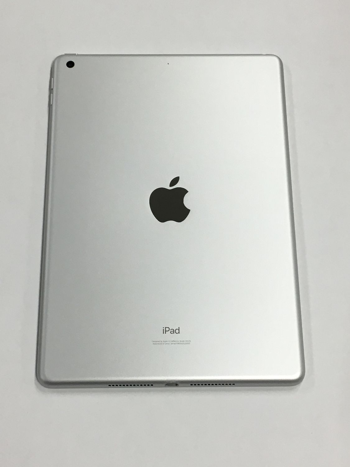 超美品 Apple iPad 第8世代 32GB WiFiモデル シルバー【動作確認・初期