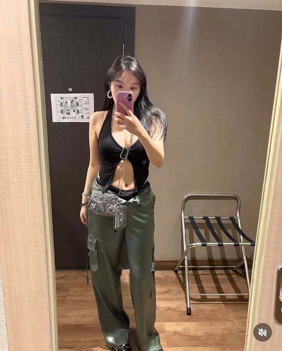 IRO カーキ シルク パンツ 36 13,998円