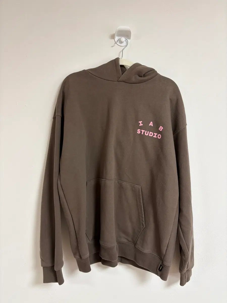 IABスタジオ WHO Tシャツ ブラウン 10,085円