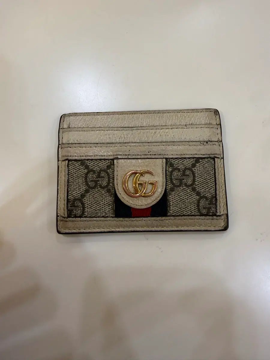 グッチ 二つ折り財布 出品 10,353円