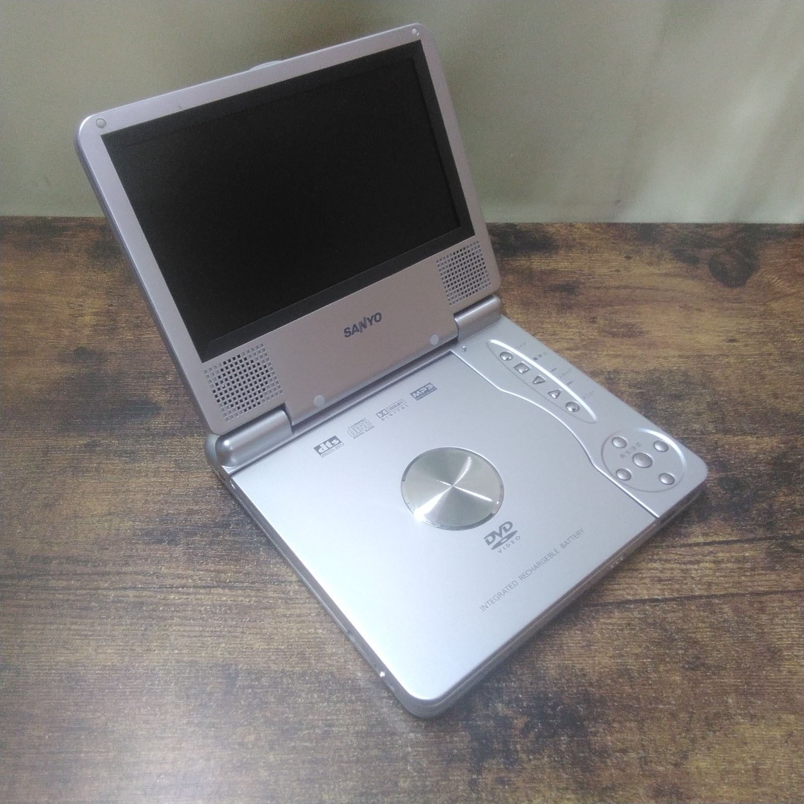 サンヨー DVDプレーヤー ポータブルDVDプレーヤー DVD−HP62 現状品