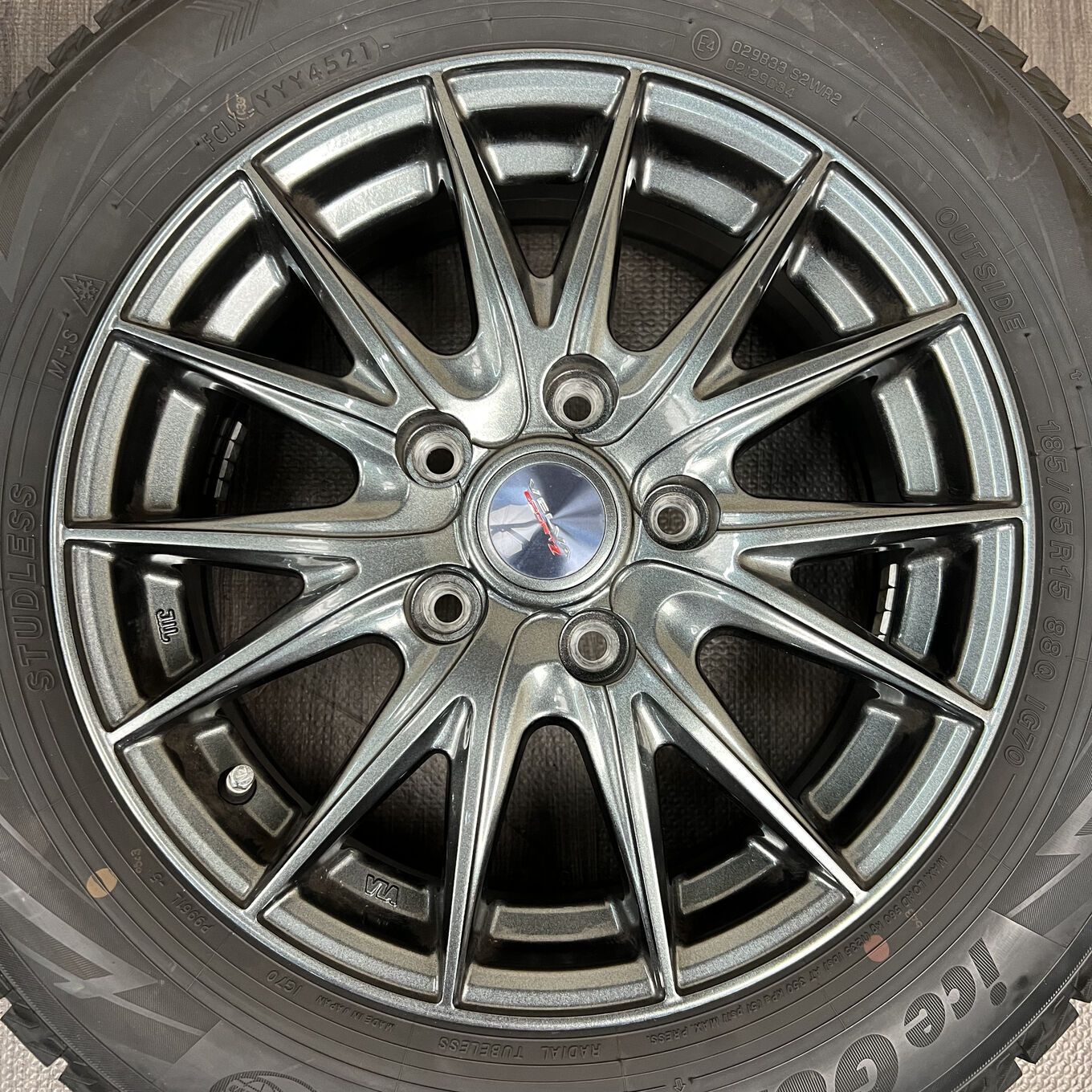 【ミニバンサイズ(売切)】美品 YOKOHAMA スタッドレスタイヤ 15インチ セット]WEDS 15インチ + YOKOHAMA スタッドレスタイヤ 185/65R15 4本