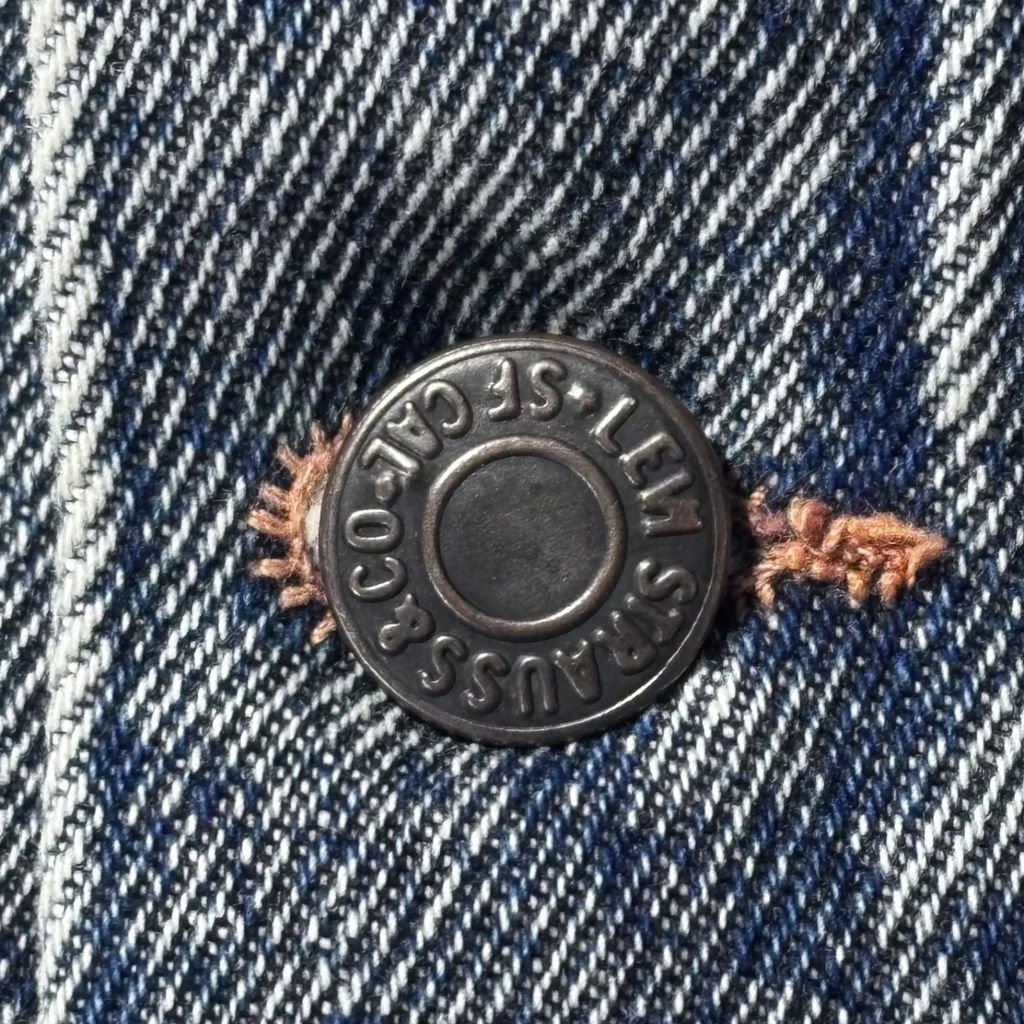 https://assets.mercari-shops-static.com/-/large/plain/2JXo3rvUTMekMHRESnNit7.jpg@jpg