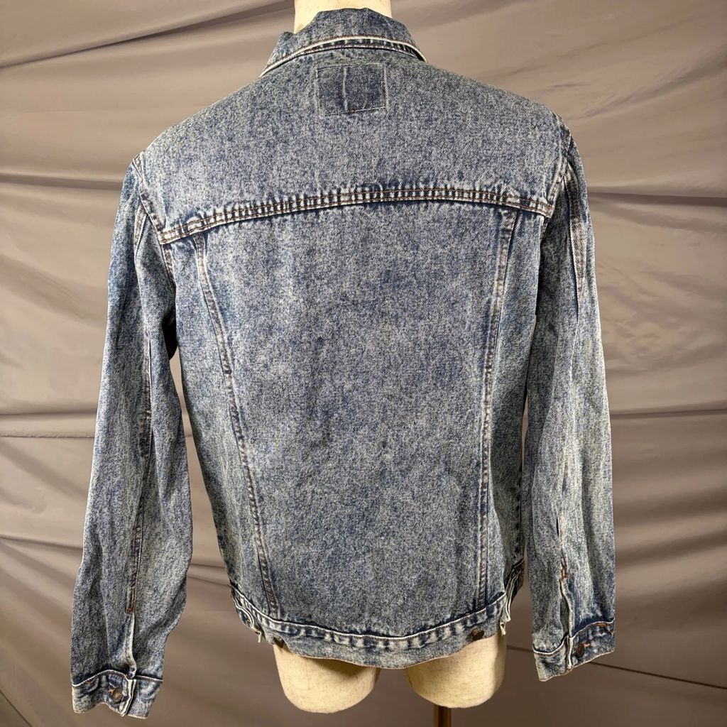 https://assets.mercari-shops-static.com/-/large/plain/2JXo3rvWM5w8sxT3atjLbo.jpg@jpg