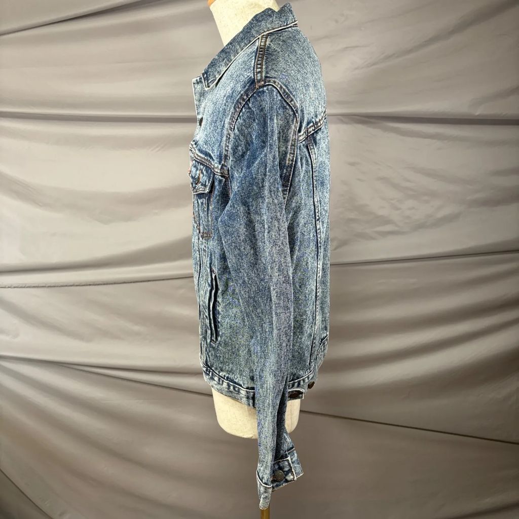 https://assets.mercari-shops-static.com/-/large/plain/2JXo3rvXcWyVhufRikM6Wo.jpg@jpg