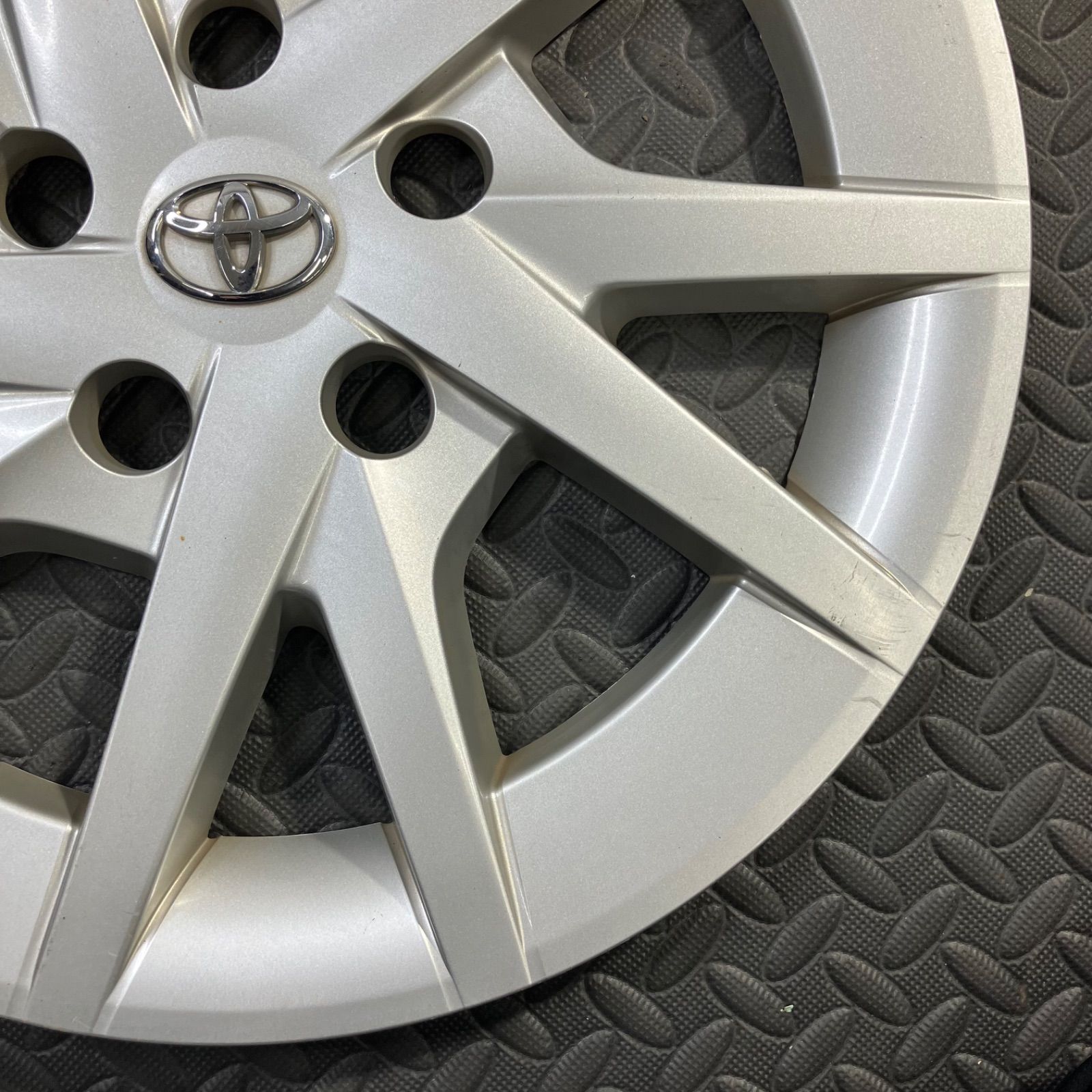 トヨタ プリウスα 40系 ホイールキャップ 純正 中古部品【1736E