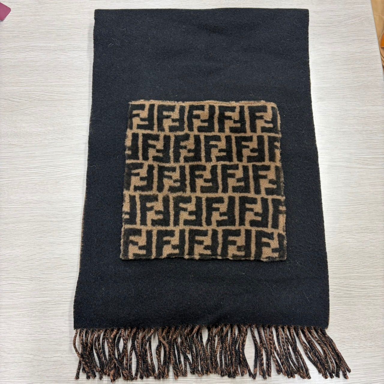 ☆☆ＦＥＮＤＩ　カシミヤ混マフラー　　ロゴ 35,750円