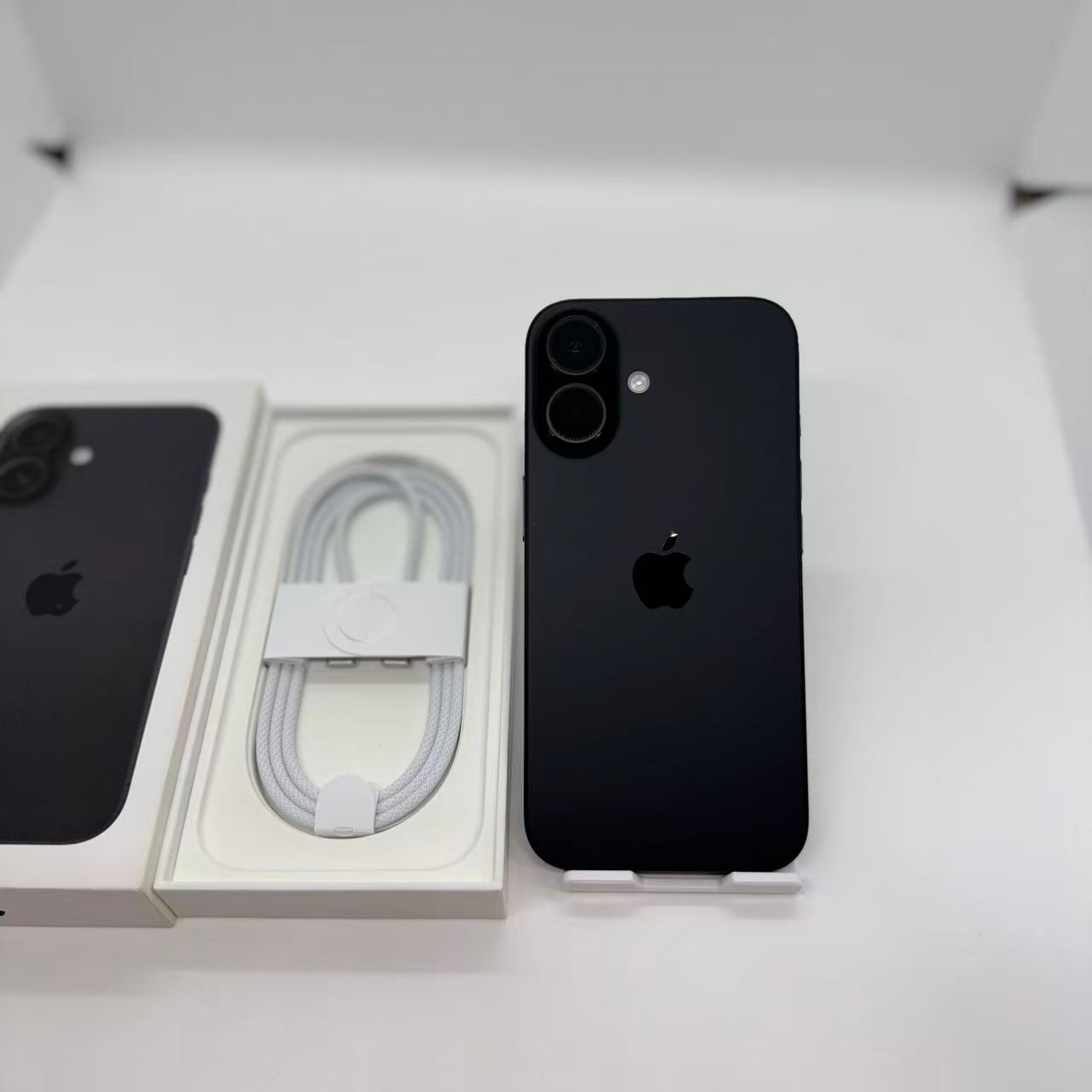 中古 Aランク」SIMフリー iPhone 16 128GB [ブラック] MYDQ3J/A スマホ