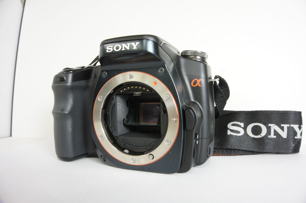 SONY ソニーα100/ SONY DT 18-70mm F3.5-5.6 デジタル一眼レフカメラ KAJI364 thumbnail 2