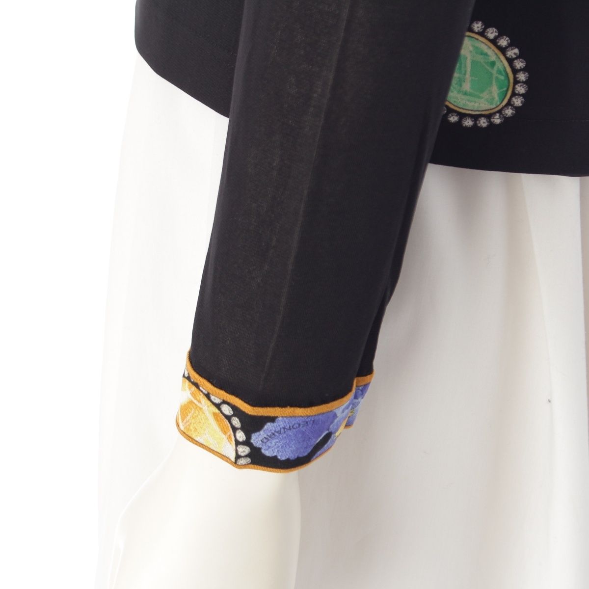 LEONARD レオナール カンカン素材 トップス 長袖 花柄 BK L LEONARD レオナール カンカン素材 トップス 長袖 花柄 BK L 美品