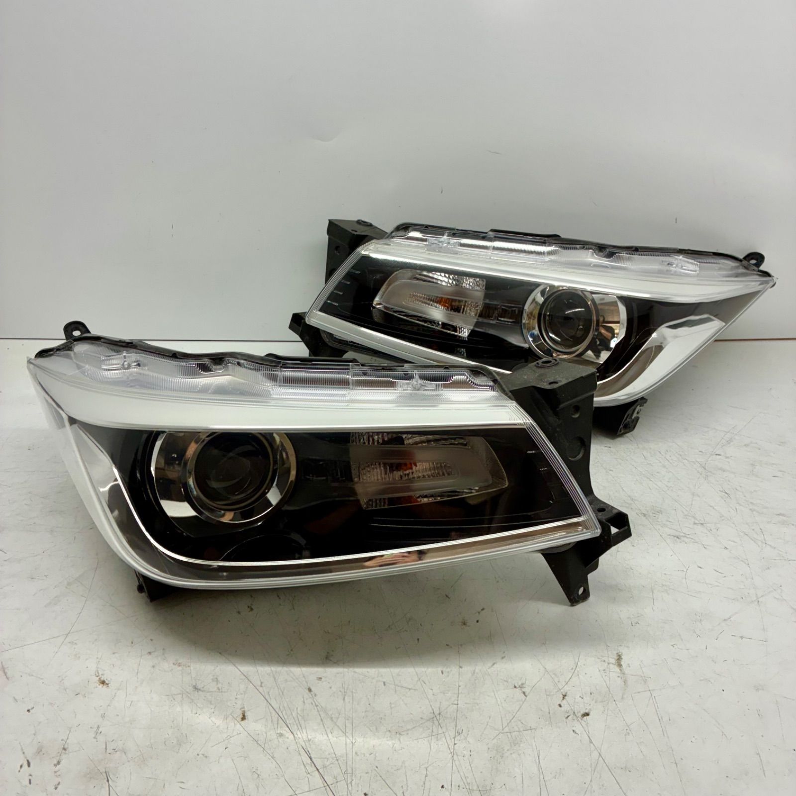 美品【コーティング済】スズキ MA36S MA46S ソリオ バンディット ヘッドライト ランプ レンズ 左右セット LR LED KOITO 100-59332 P80994 20,160円
